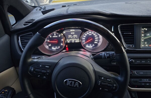 KIA CARNIVAL LIMOUSINE