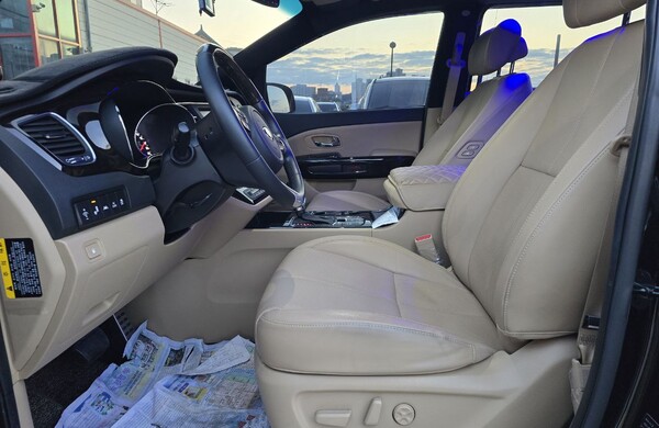 KIA CARNIVAL LIMOUSINE