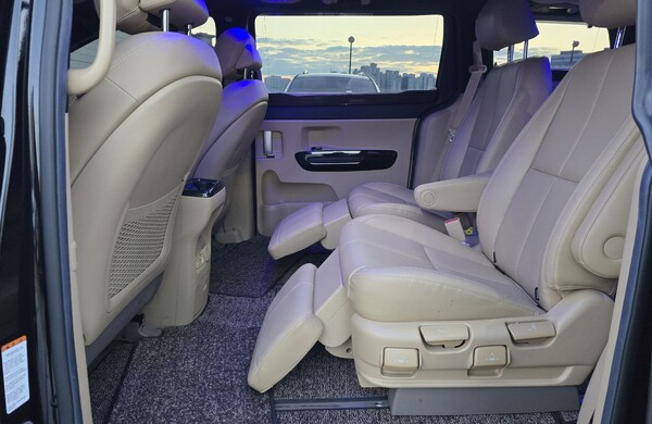 KIA CARNIVAL LIMOUSINE